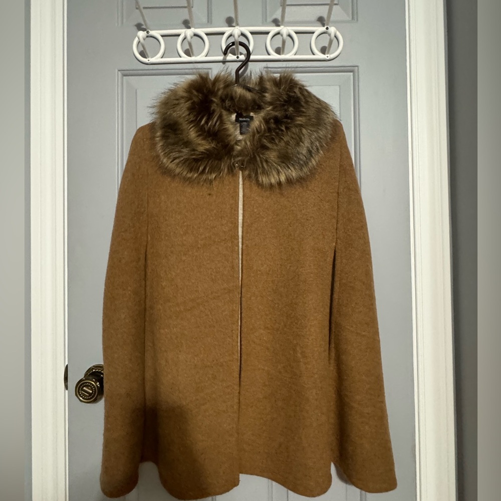 Elegant Brown Cape with Faux Fur Collar